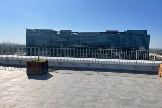 966 מ"ר + 350 מ"ר, גג מדהים עם נוף לים