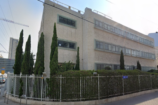 בניני בוטיק, במתחם יגאל אלון והסביבה