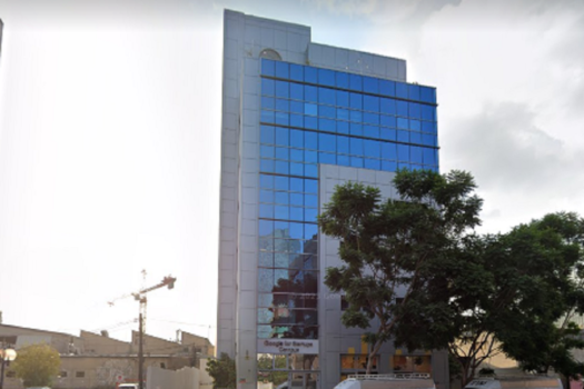 בניני בוטיק, במתחם יגאל אלון והסביבה