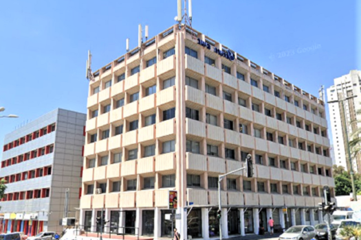 בניני בוטיק, במתחם יגאל אלון והסביבה