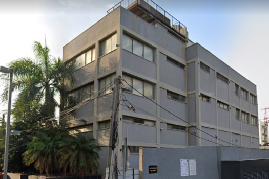 בניני בוטיק, במתחם יגאל אלון והסביבה