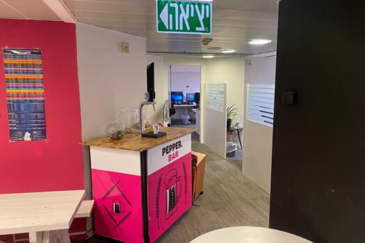 600 עד 1,100 מ"ר, מרפסת מדהימה.. בגמר גבוה,